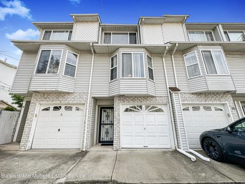 Photo of 33 Linda Lane Ln, Staten Island, NY 10312 (MLS # 1162709)
