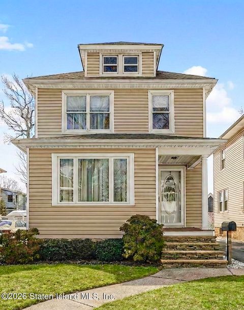 Photo of 90 Cloverdale Avenue, Staten Island, NY 10308 (MLS # 2600715)