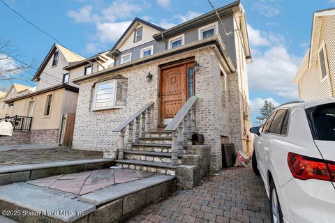 Photo of 69 Rockland Avenue, Staten Island, NY 10306 (MLS # 2500697)