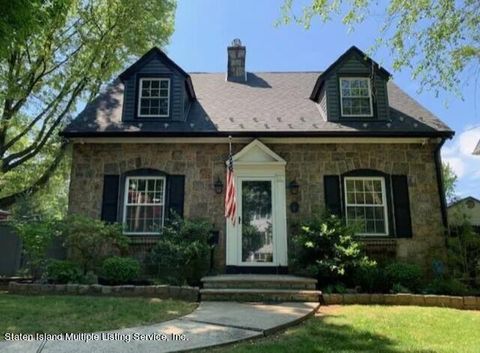 Photo of 4 Knox Place, Staten Island, NY 10314 (MLS # 2401642)