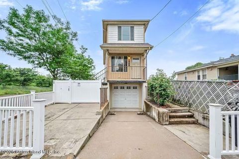 Photo of 448 Neckar Avenue, Staten Island, NY 10304 (MLS # 2503983)