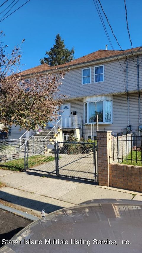 Photo of 105 Campbell Avenue, Staten Island, NY 10310 (MLS # 1158918)