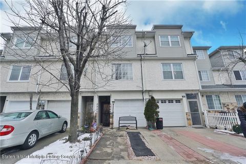 Photo of 29 Theater Lane, Staten Island, NY 10304 (MLS # 2400461)
