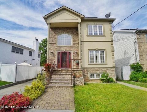 Photo of 22 Belfield Avenue, Staten Island, NY 10312 (MLS # 2505427)