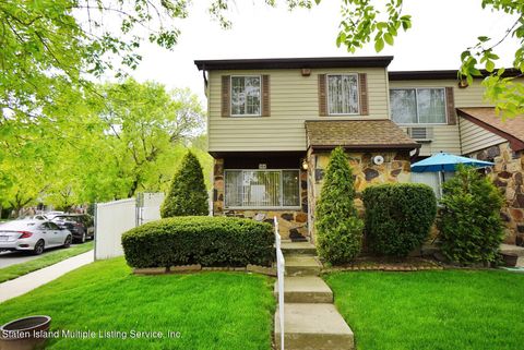 Photo of 164 Corona Avenue, Staten Island, NY 10306 (MLS # 1161677)