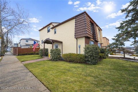 Photo of 69 Woehrle Avenue, Staten Island, NY 10312 (MLS # 2601155)