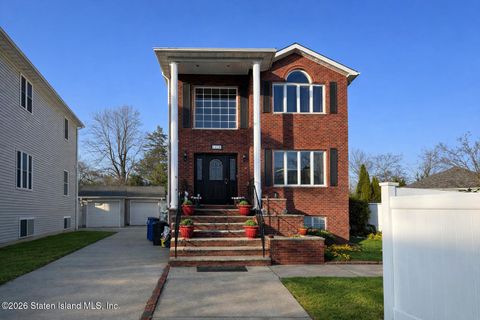 Photo of 151 Waterbury Avenue #B, Staten Island, NY 10309 (MLS # 2600884)