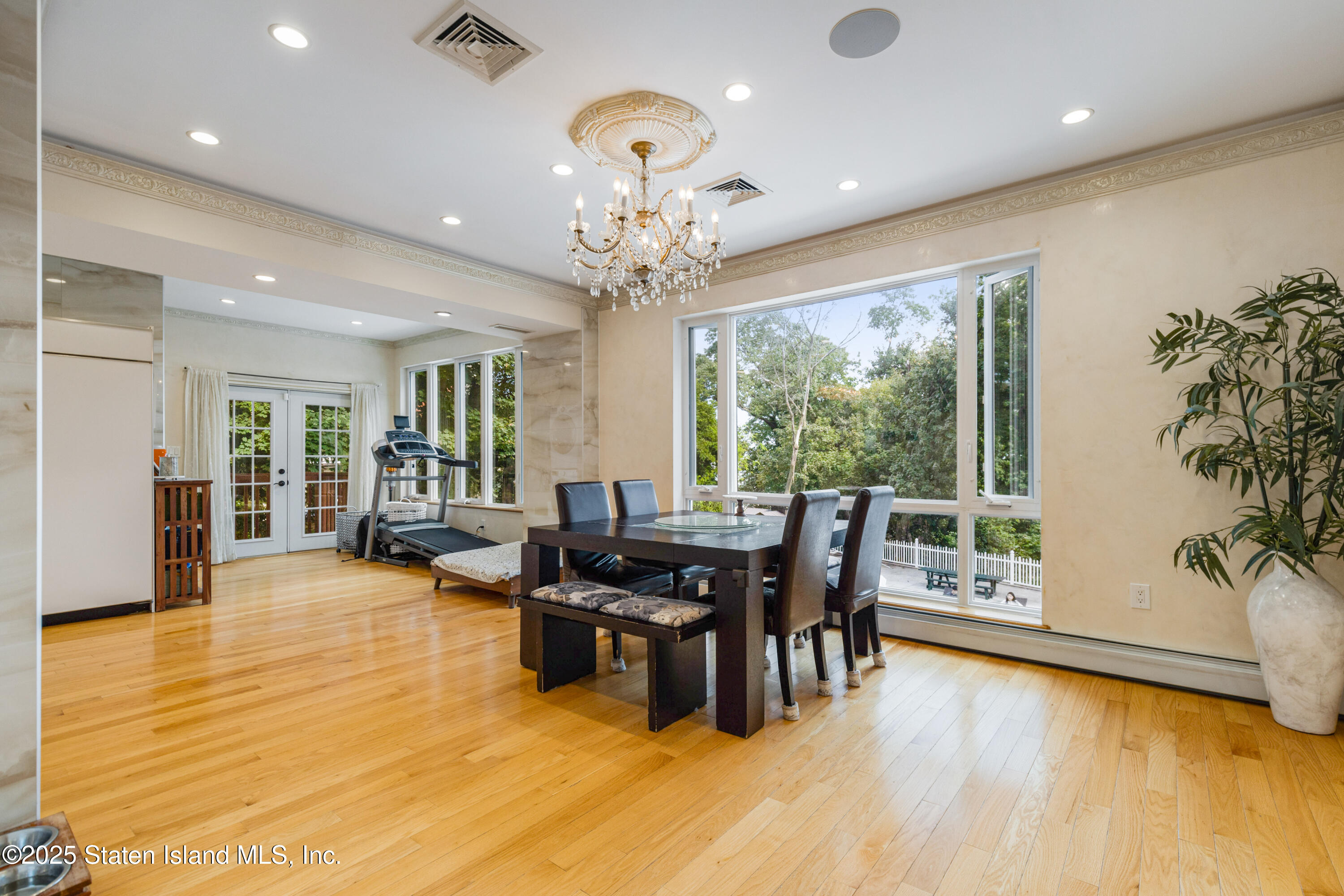 363 Howard Avenue, Staten Island, New York image 6