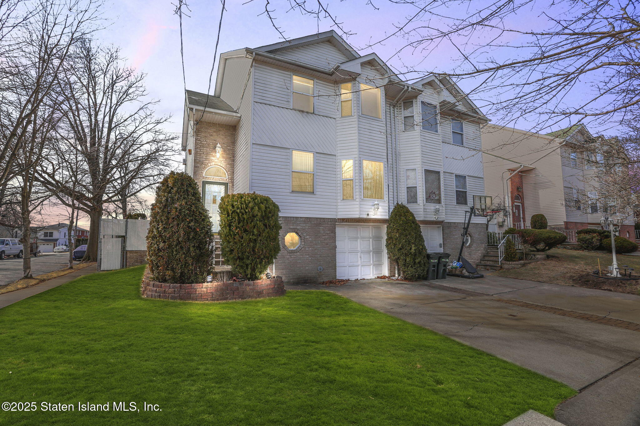 186 Thornycroft Avenue, Staten Island, New York image 1