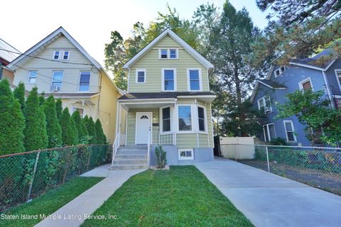 Photo of 566 Delafield Avenue, Staten Island, NY 10310 (MLS # 1165110)