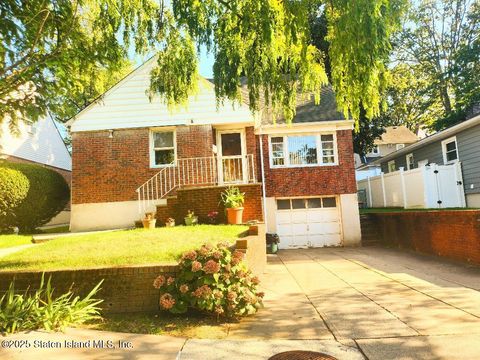 Photo of 20 Baker Place, Staten Island, NY 10310 (MLS # 2506253)