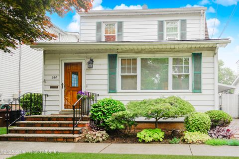 Photo of 260 Clawson Street, Staten Island, NY 10306 (MLS # 2503385)