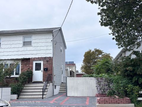 Photo of 45 Roma Avenue, Staten Island, NY 10306 (MLS # 2505613)