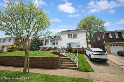 Photo of 85 Oswald Place, Staten Island, NY 10309 (MLS # 2601133)