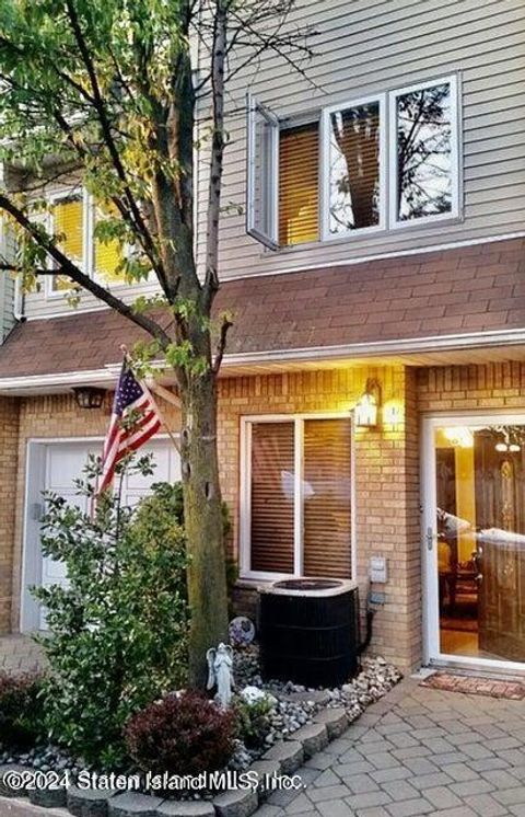 Photo of 71 Ashley Lane, Staten Island, NY 10309 (MLS # 2405806)