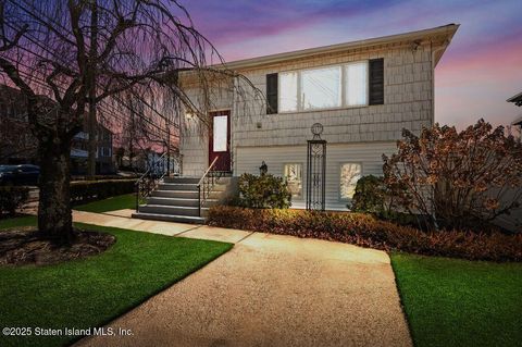 Photo of 4665 Amboy Road, Staten Island, NY 10312 (MLS # 2501186)