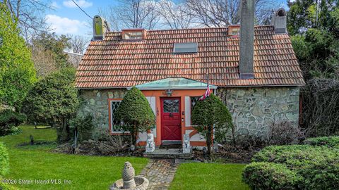 Photo of 180 Coventry Road, Staten Island, NY 10304 (MLS # 2601658)