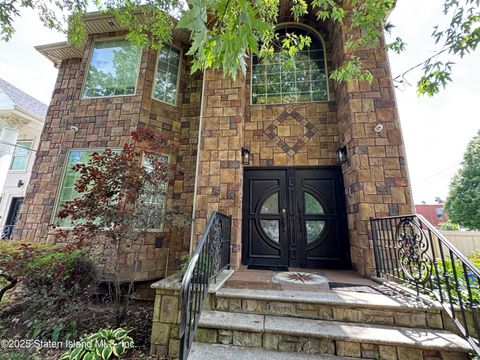 Photo of 48 Macfarland Avenue, Staten Island, NY 10305 (MLS # 2504073)