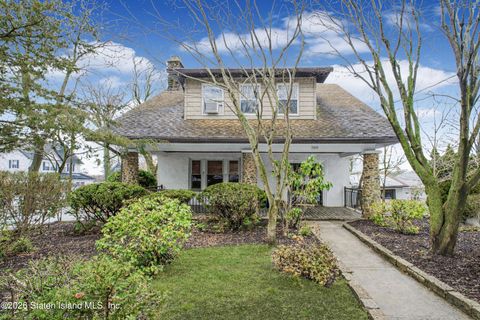 Photo of 260 Saint John Avenue, Staten Island, NY 10314 (MLS # 2601410)