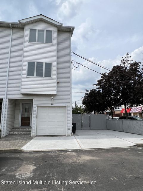 Photo of 15 Eden Court, Staten Island, NY 10307 (MLS # 1163578)