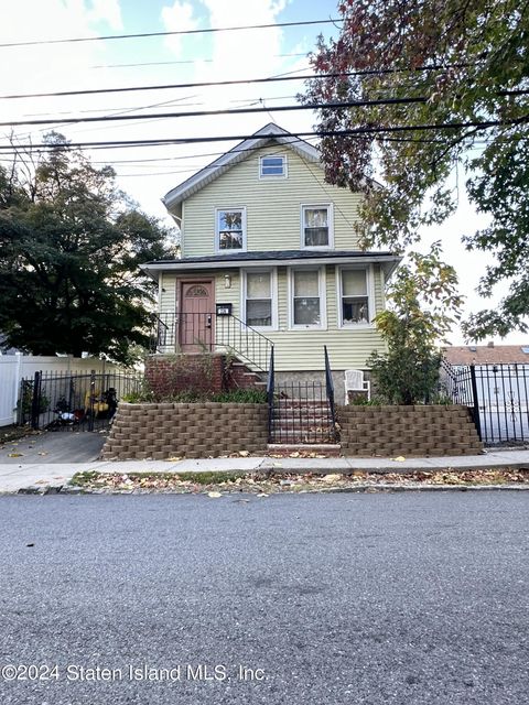 Photo of 226 Harbor Road, Staten Island, NY 10303 (MLS # 2405813)