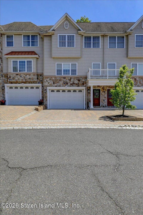 Townhouse For Sale - 31 White Oak Lane<br/> Aberdeen, NJ 07747