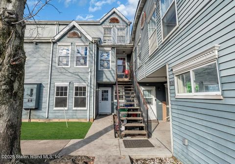 Photo of 189 Pond Way Way #A, Staten Island, NY 10303 (MLS # 2506792)