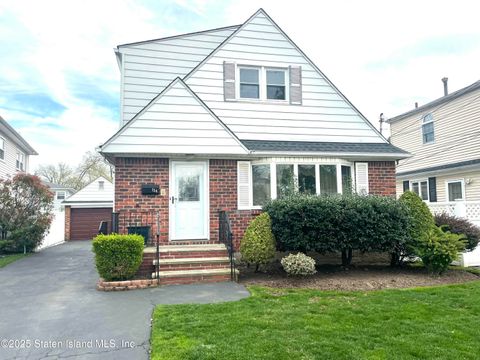 Photo of 154 Kennington Street, Staten Island, NY 10308 (MLS # 2500890)