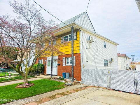 Photo of 291 Bedford Avenue, Staten Island, NY 10306 (MLS # 2505237)