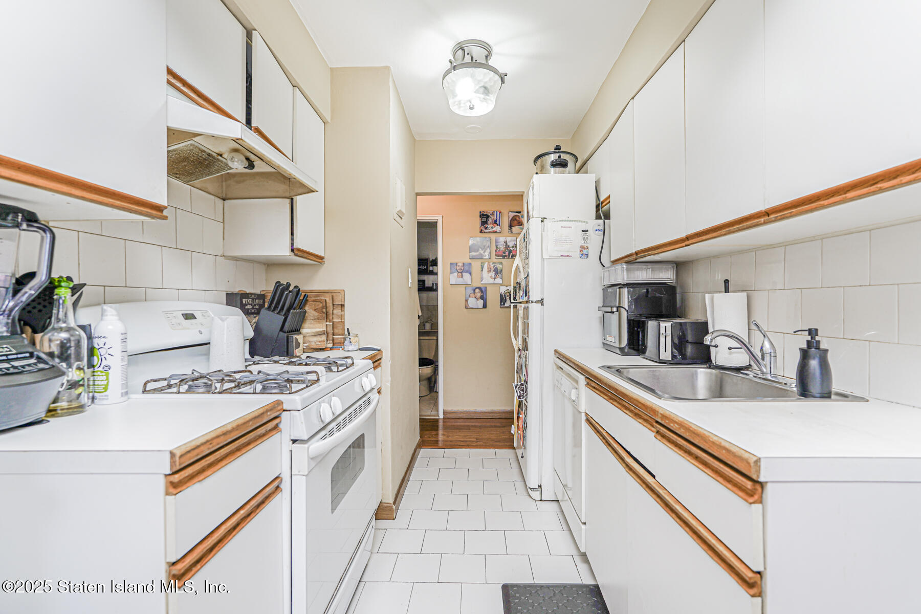 Staten Island, New York 10314, United States, 2 Bedrooms Bedrooms, ,1 BathroomBathrooms,Residential,Active,202911
