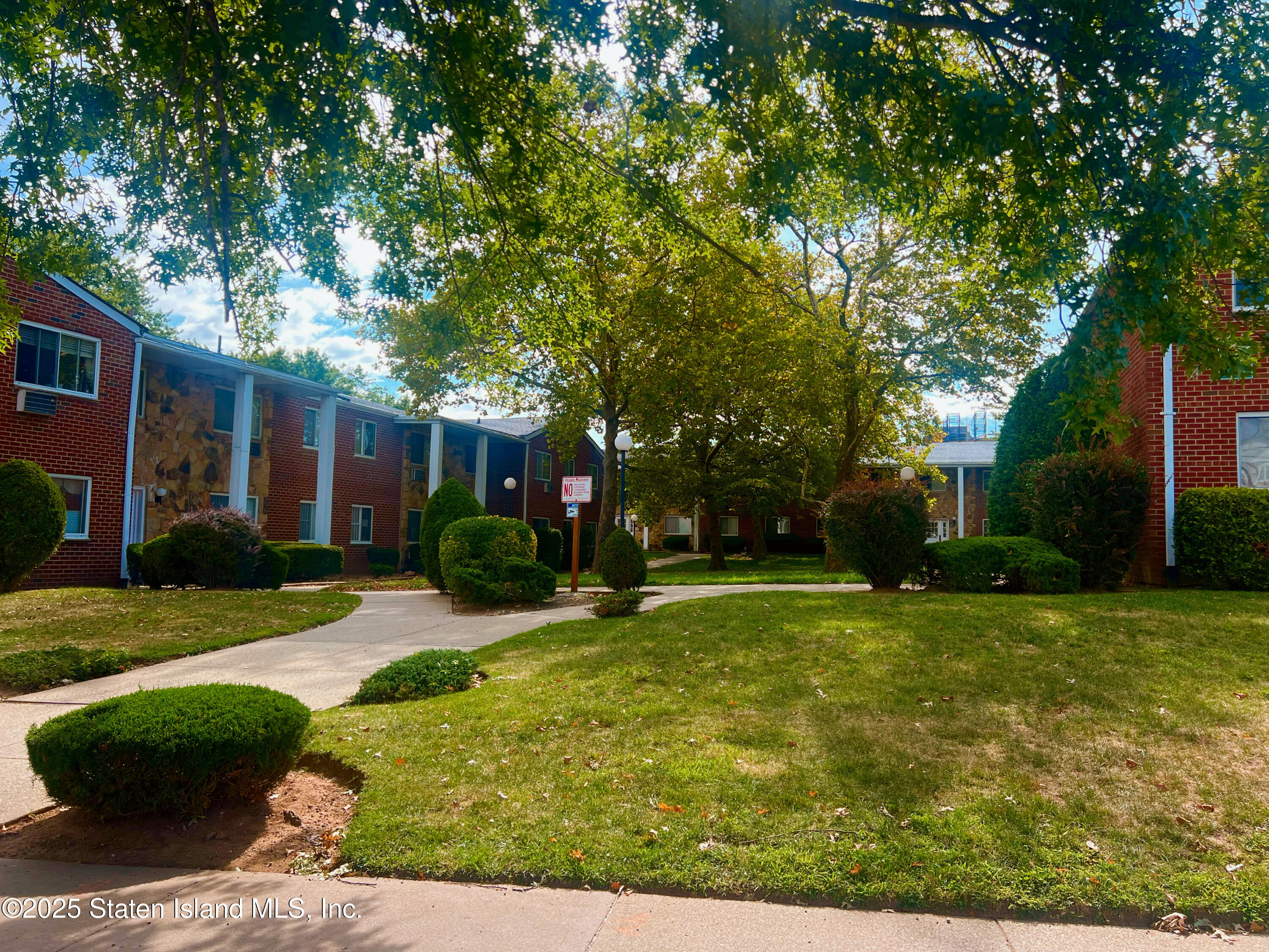 Staten Island, New York 10314, United States, 2 Bedrooms Bedrooms, ,1 BathroomBathrooms,Residential,Active,202911