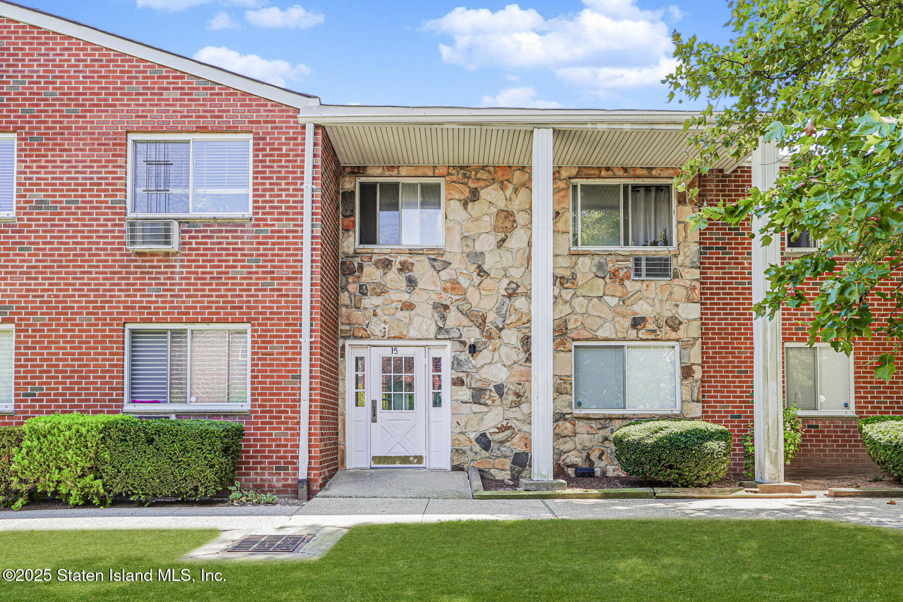 Staten Island, New York 10314, United States, 2 Bedrooms Bedrooms, ,1 BathroomBathrooms,Residential,Active,202911