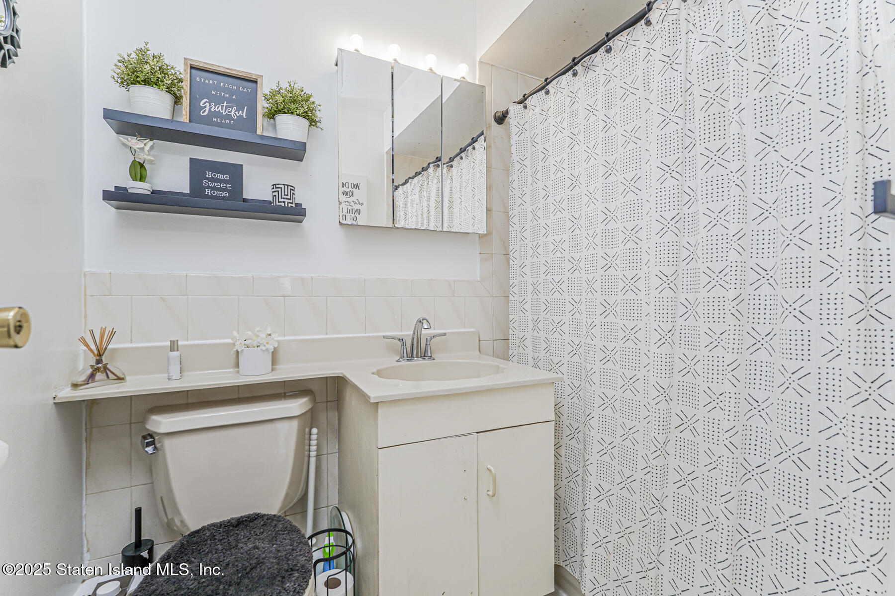 Staten Island, New York 10314, United States, 2 Bedrooms Bedrooms, ,1 BathroomBathrooms,Residential,Active,202911