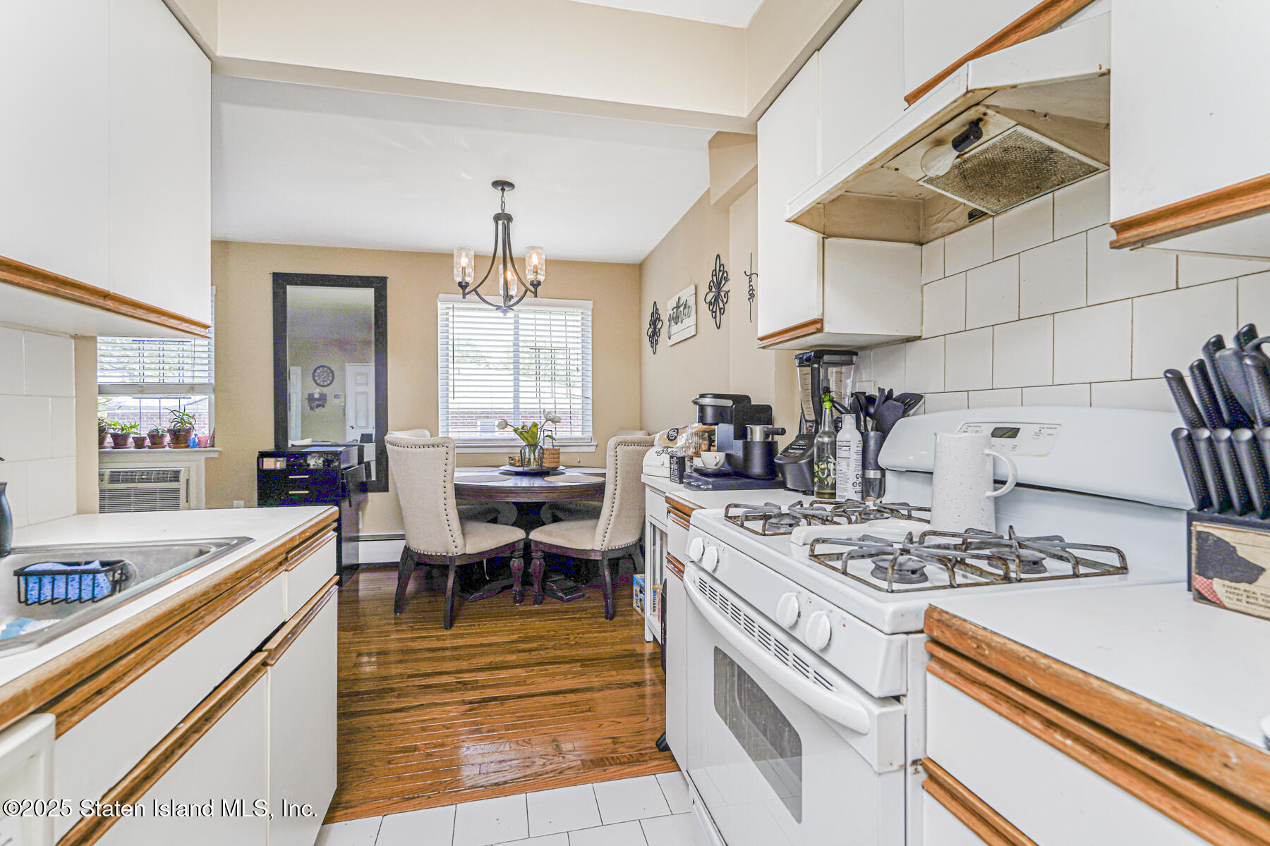 Staten Island, New York 10314, United States, 2 Bedrooms Bedrooms, ,1 BathroomBathrooms,Residential,Active,202911