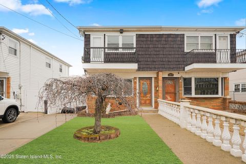 Photo of 321 Bedford Avenue, Staten Island, NY 10306 (MLS # 2500598)
