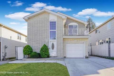 Photo of 148 Memphis Avenue, Staten Island, NY 10312 (MLS # 2601018)