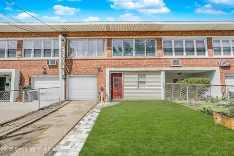 Photo of 185 Jules Drive, Staten Island, NY 10314 (MLS # 2502351)