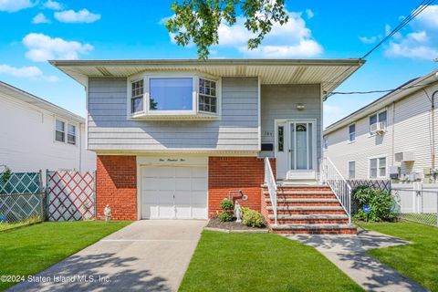 Photo of 105 Manila Avenue, Staten Island, NY 10306 (MLS # 2405046)