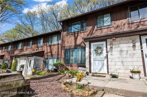 Photo of 16 Rumson Road, Staten Island, NY 10314 (MLS # 2502345)