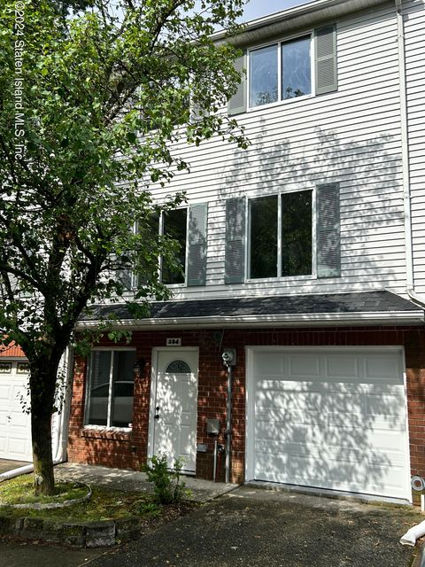 Photo of 284 Ilyssa Way, Staten Island, NY 10312 (MLS # 2403997)