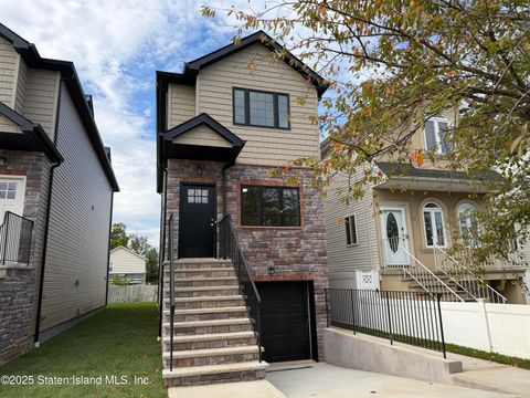 Photo of 104 Burke Avenue, Staten Island, NY 10314 (MLS # 2506730)