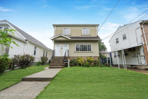 Photo of 52 Arlington Avenue, Staten Island, NY 10303 (MLS # 2404900)