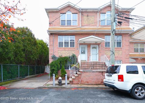 Photo of 4 Marisa Court, Staten Island, NY 10314 (MLS # 2506784)