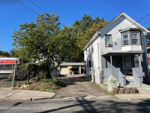 Photo of 50 West Street, Staten Island, NY 10310 (MLS # 1152083)