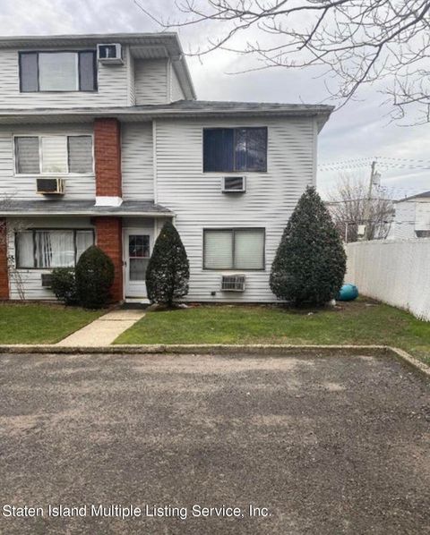 Photo of 23 Richmond Court #17a, Staten Island, NY 10303 (MLS # 1165670)