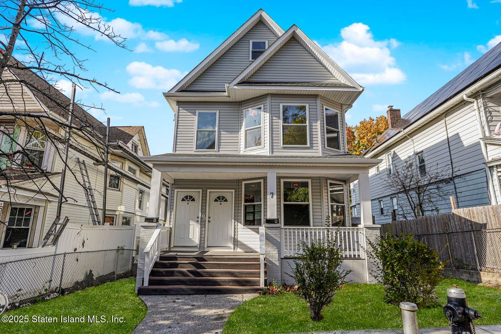Photo of 7 Rosewood Place, Staten Island, NY 10304 (MLS # 2506557)