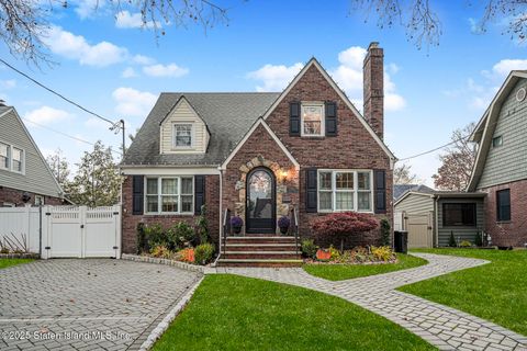 Photo of 133 Goodwin Avenue, Staten Island, NY 10314 (MLS # 2506769)