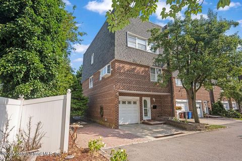 Photo of 14 Yacht Club Cove Street, Staten Island, NY 10308 (MLS # 2506748)
