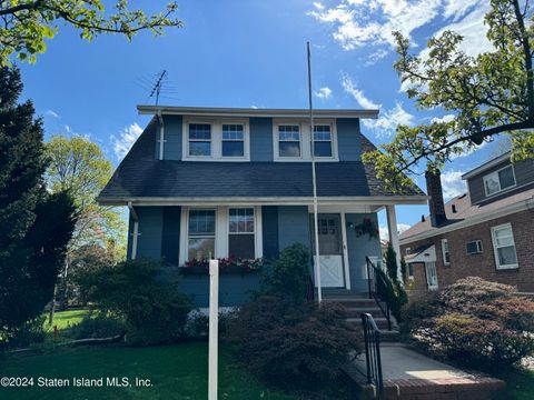 Photo of 112 Hull Avenue, Staten Island, NY 10306 (MLS # 2402195)