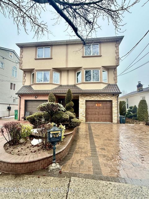 Photo of 74 Cuba Avenue, Staten Island, NY 10306 (MLS # 2601151)